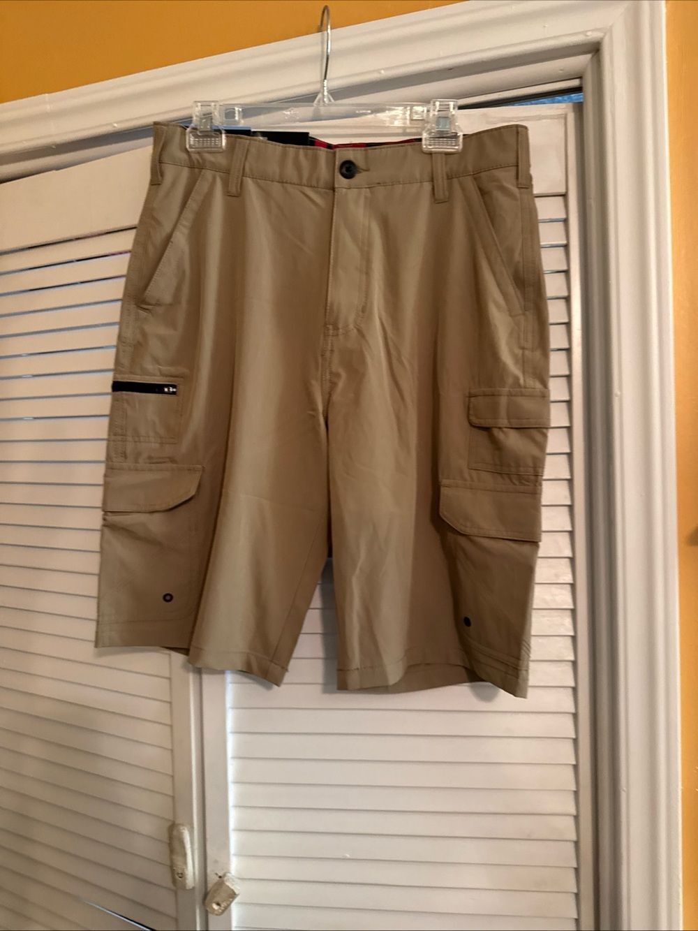 Men's Khaki Cargo Shorts with Multiple Pockets